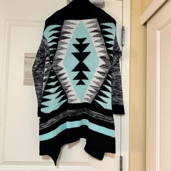 Southwest Sass Charlotte Russe Cardigan — Cozy, Bold & Ready to Slay (Size M) - Picture 2 of 6